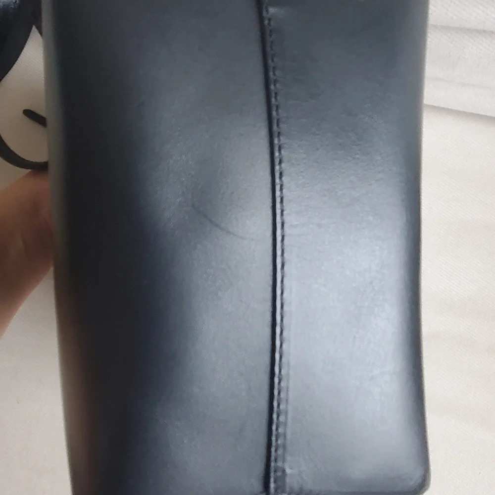 Authentic black leather Mansur Gavriel Bucket Bag in Excellent Condition - Picture 14 of 14